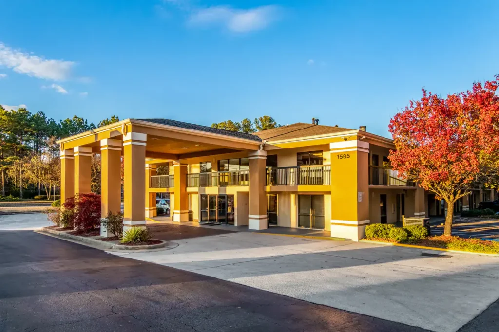 Affordable hotel in Stone Mountain GA exterior daytime view